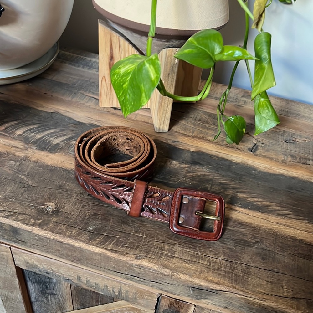 Leather old navy belt used a handful of times Xl 46 inch